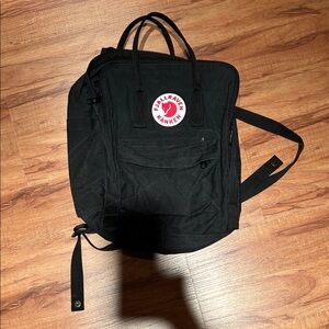 Fjall Raven Kånken Black Backpack